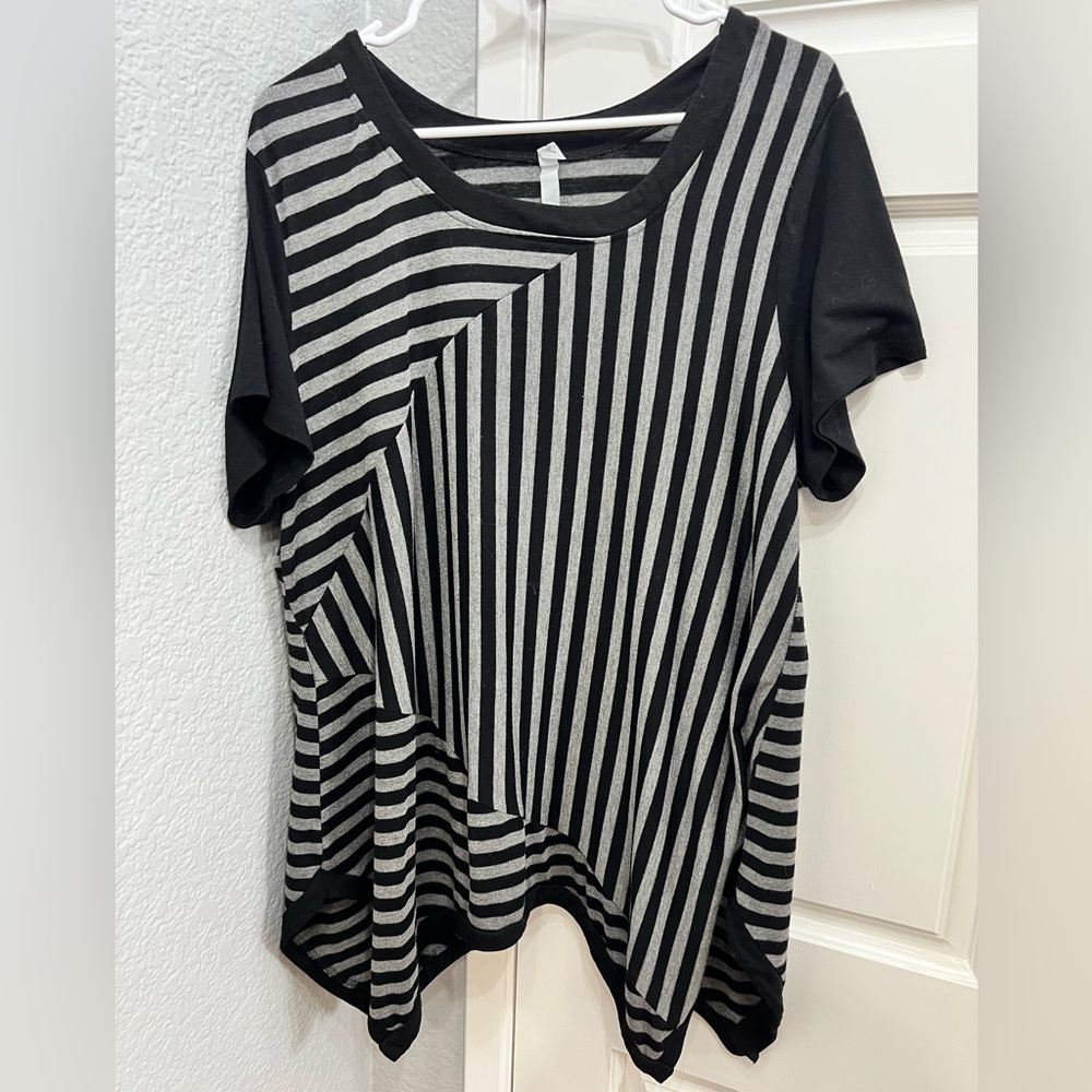 NY Collection Striped Sharkbite Tunic Top